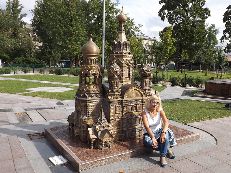 Посещение Александровского парк в Санкт-Петербурге, купить тур в Питер в Туле